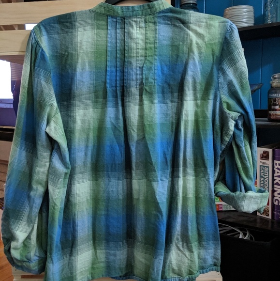 🦚 Plaid button down - Picture 2 of 3